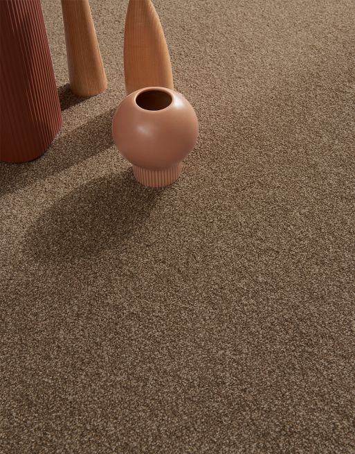 This carpet is 6.5mm thick, the compact pile of this carpet makes for a solid underfoot feel, giving support as you walk and is less likely to show footprints and other pile displacements.