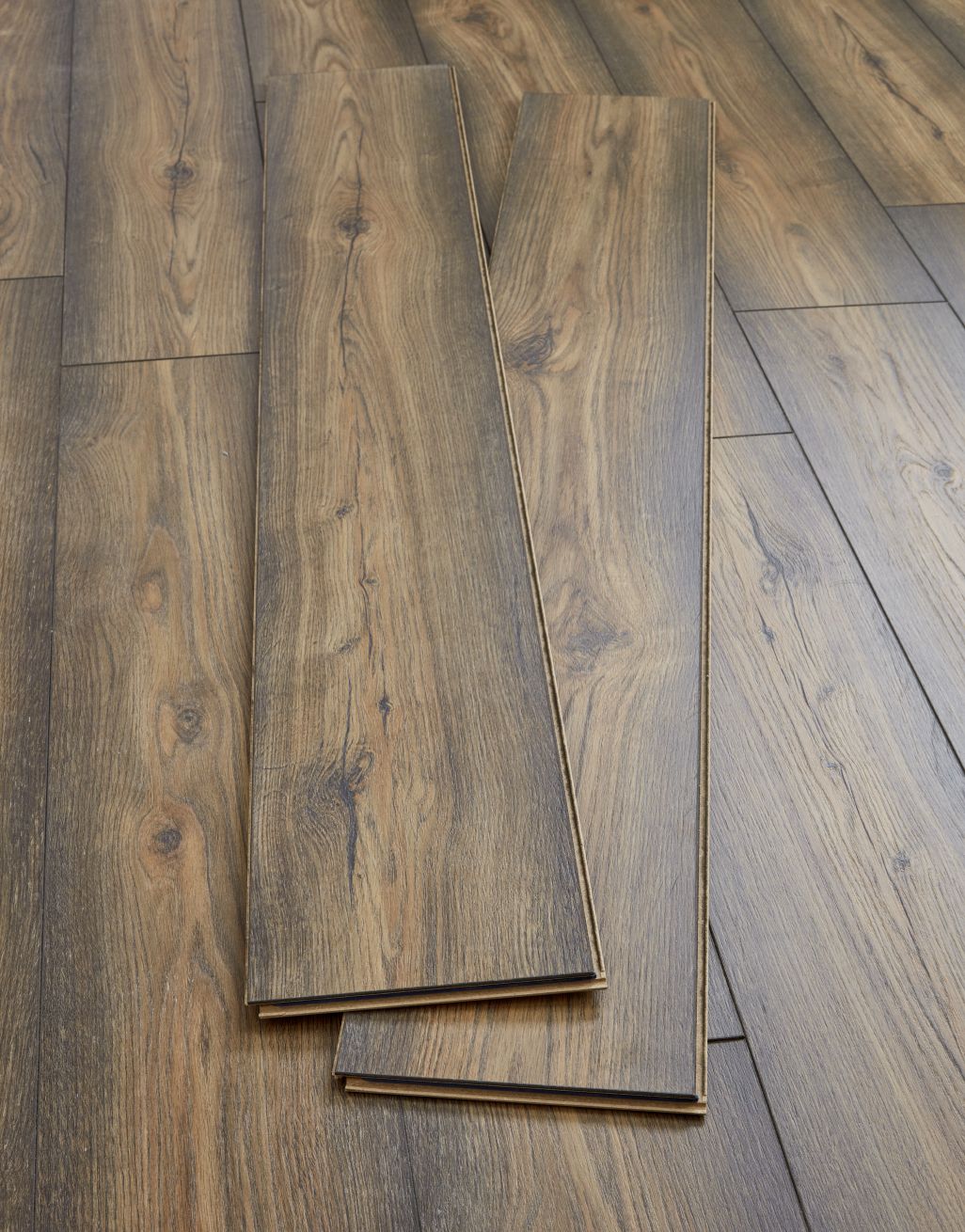 Verona - Amber Oak Laminate Flooring 3