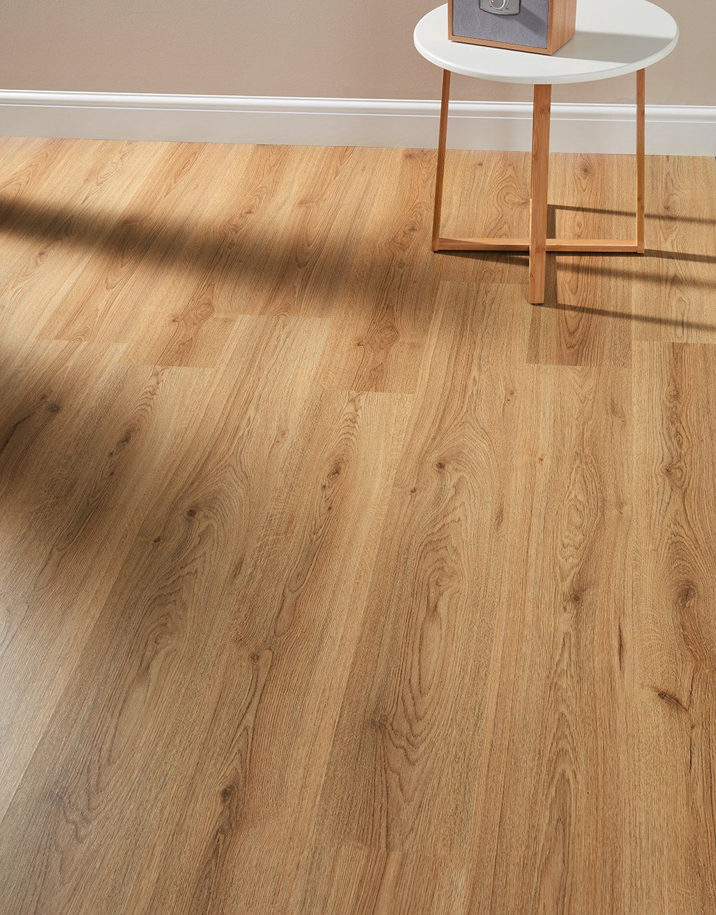 Super 6mm - Natural Oak Laminate Flooring 1