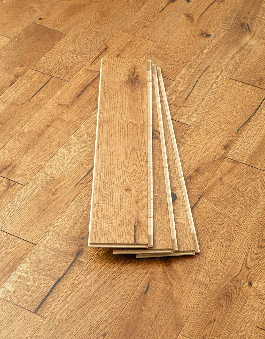 Carpenters Choice 130mm - Toffee Oak Lacquered Engineered Wood Flooring 3
