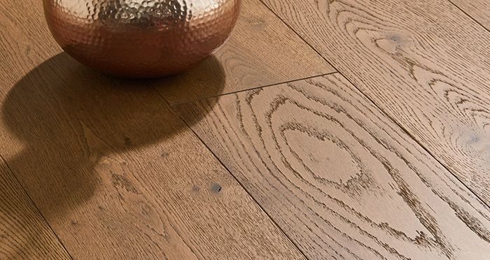 Manhattan Golden Smoked Oak Engineered Wood Flooring - Descriptive 1
