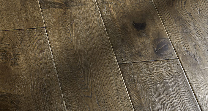Grand Vintage Oak Distressed Brushed & Lacquered Engineered Wood Flooring - Descriptive 7
